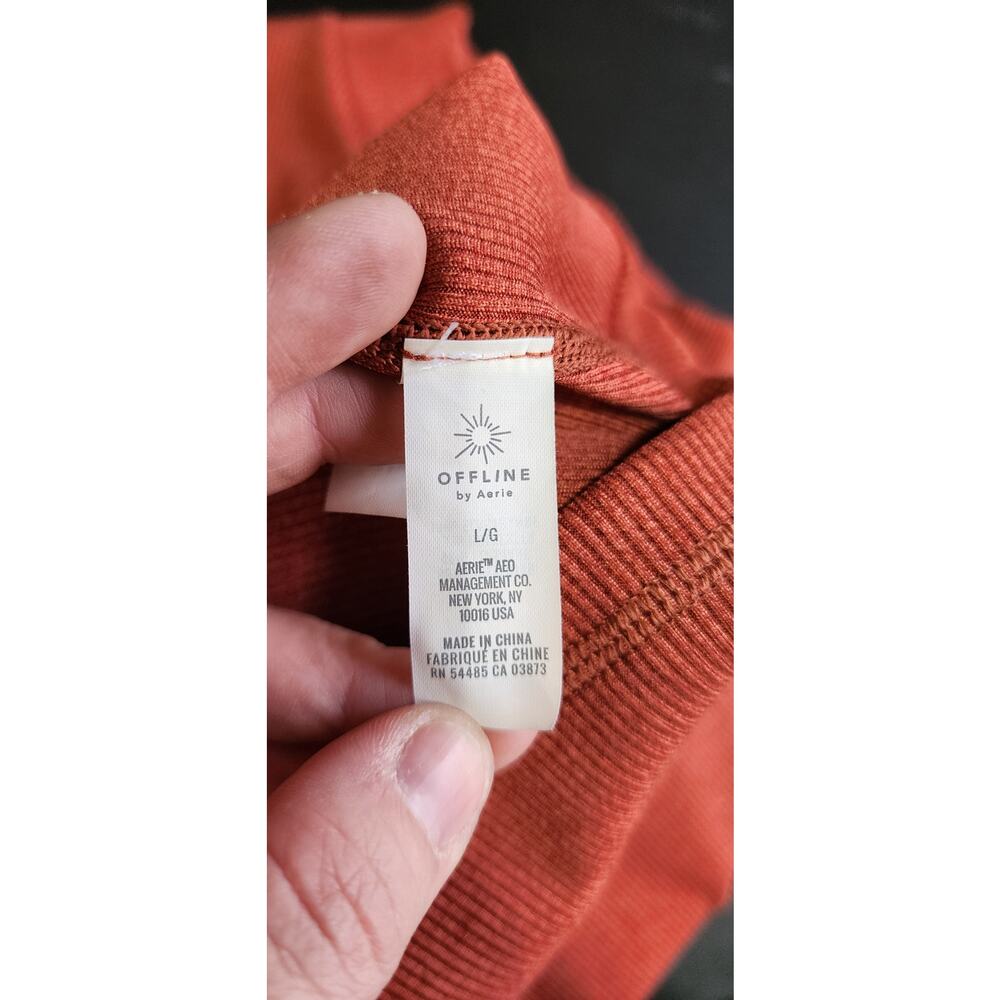 Offline by Aerie Ribbed Mock Neck Cropped Top Thumb‎ Hole Sleeves Women’s Size L - Picture 5 of 9